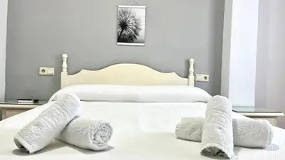 Cama o camas de una habitación en Hostal Carlos III
