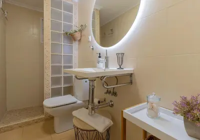 Un baño de Julio Romero - Nuevo y céntrico