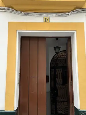 Fachada o entrada de Apartamento acogedor y moderno en pleno centro de Sevilla con Parking Gratis