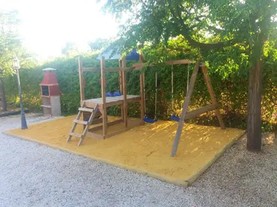 Zona de juegos infantil en Charming Villa in Setenil de las Bodegas with Private Pool