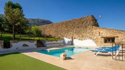 Piscina en o cerca de Molino Higueral Villanueva del Trabuco by Ruralidays