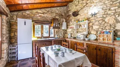 Una cocina o zona de cocina en Molino Higueral Villanueva del Trabuco by Ruralidays