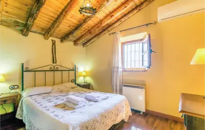 Cama o camas de una habitación en Cozy Home In La Cardenchosa With Wifi