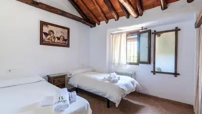Cama o camas de una habitación en El Cortijuelo de la Media Luna Alcalá La Real by Ruralidays