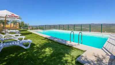 Piscina en o cerca de Bellas Vistas Ana Rodriguez Sosa La Puebla de Los Infantes by Ruralidays