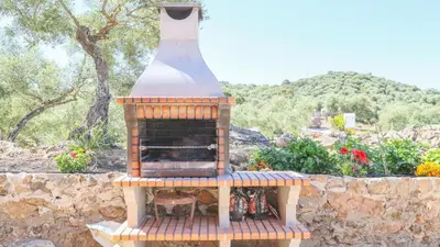 Barbacoa disponible para clientes en la casa o chalet