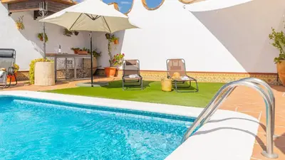 Piscina en o cerca de Villa el Señorío Alameda by Ruralidays