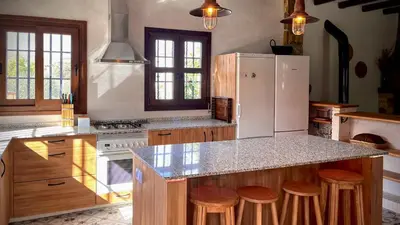 Una cocina o zona de cocina en Villa Rey Ardales by Ruralidays