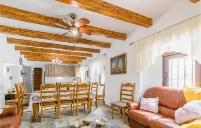 Zona de estar de Stunning Home In Villanueva De Algaidas