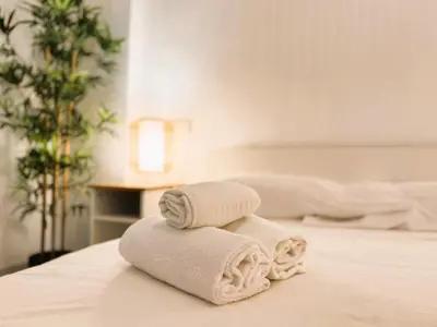 Cama o camas de una habitación en Apartamento tranquilo en barrio bohemio