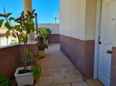 Plano de Casa con piscina privada de agua salada