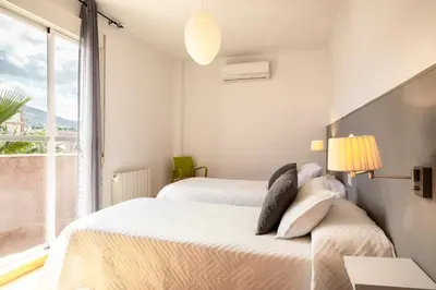 Cama o camas de una habitación en Casa con piscina privada de agua salada