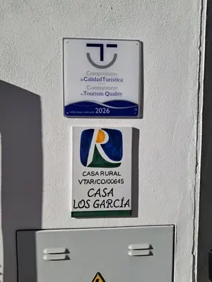 Certificado, premio, señal o documento que está expuesto en Casa Los García