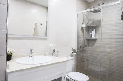 Un baño de Elegante y acogedor. Buena ubicación