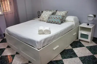 Cama o camas de una habitación en Teniente Bago con opción de aparcamiento