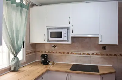 Una cocina o zona de cocina en Teniente Bago con opción de aparcamiento