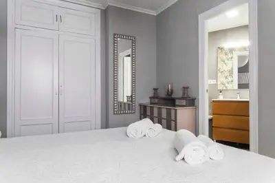 Cama o camas de una habitación en Charming Apartment with Free Parking in Córdoba Center