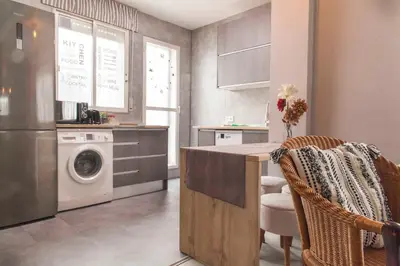 Una cocina o zona de cocina en Charming Apartment with Free Parking in Córdoba Center