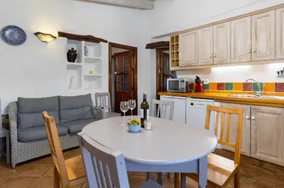 Una cocina o zona de cocina en Casa Uva española, SL