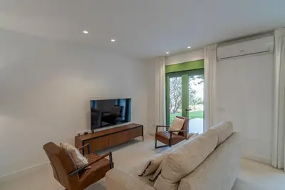 Una televisión o centro de entretenimiento en Paredones III Casa Rural Caminito del Rey