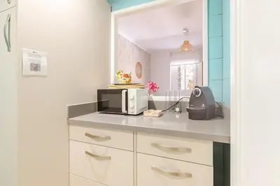 Una cocina o zona de cocina en En Patio sevillano Alameda-Isla Magica