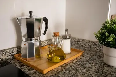 Utensilios para hacer té y café en Doña Concha Alameda