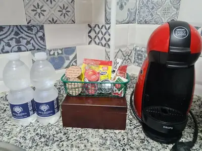 Utensilios para hacer té y café en Apartamento en el Fontanal, Casa- Patio de vecinos