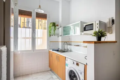 Una cocina o zona de cocina en The Hercules Home