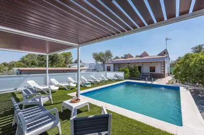 Piscina en o cerca de Casa Rural Adalid, Campiña de Sevilla