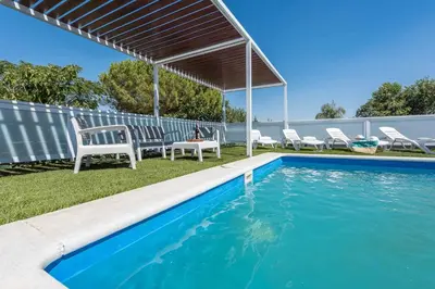 Piscina en o cerca de Casa Rural Adalid, Campiña de Sevilla