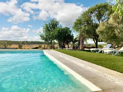 Piscina en o cerca de Charming House in La Campana with Mountain View
