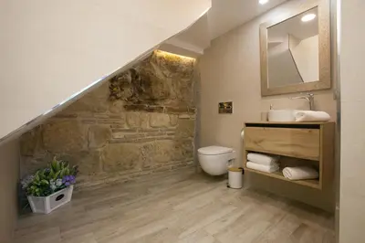 Un baño de La Muralla de San Fernando de Córdoba