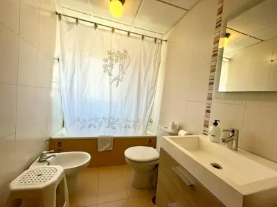 Un baño de Geysotur El Ático Blanco