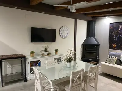 Una televisión o centro de entretenimiento en Casa Aries - Villa con piscina privada