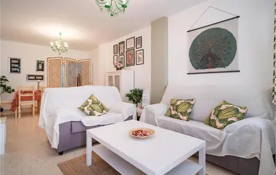 Zona de estar de Amazing Apartment In Carmona With Wifi