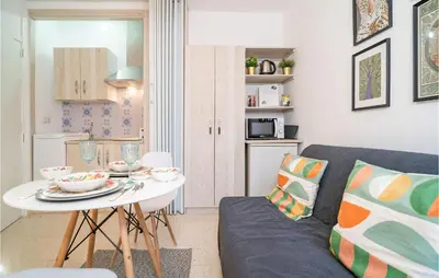 Una cocina o zona de cocina en Amazing Apartment In Carmona With Wifi