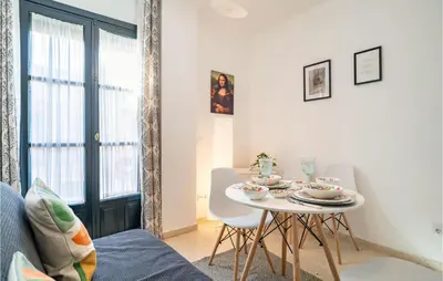 Zona de estar de Amazing Apartment In Carmona With Wifi