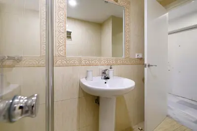 Un baño de Encanto en la Judería: Apartamento con Patio