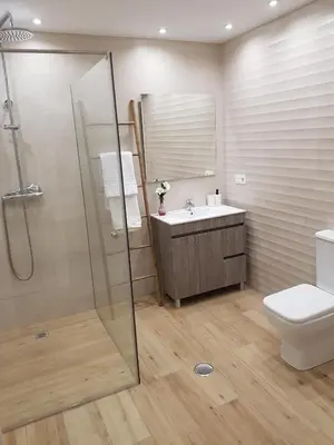 Un baño de APARTAMENTo ENCANTADOR