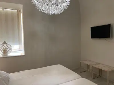 Una televisión o centro de entretenimiento en Aljara Mezquita