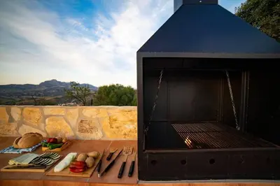 Barbacoa disponible para clientes en la villa