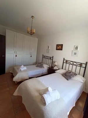Cama o camas de una habitación en Villa Cuatro Encinas, Iznájar