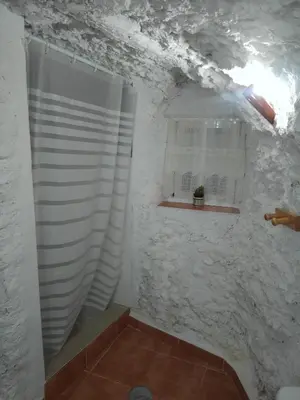 Un baño de Casa/Cueva el Cigarrillo