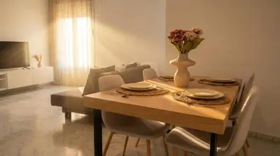 Una televisión o centro de entretenimiento en Spacious 2-Bedroom Apartment - Walk to Isla Mágica - AC - Premium Bed