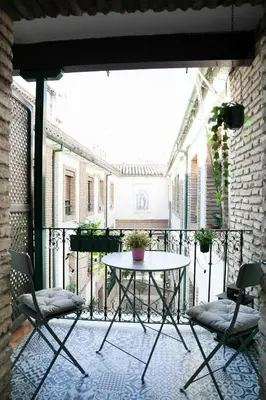 Un balcón o terraza de Apartamento Deluxe Lineros 34 con parking a 150 mts