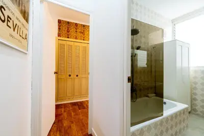 Un baño de AoA Conde de Ibarra Apartment