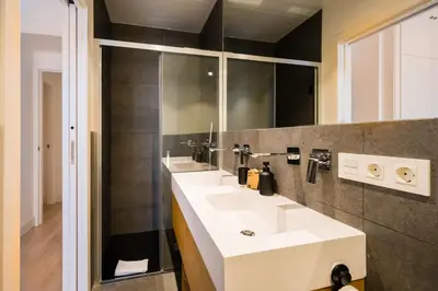 Un baño de Stylish Duplex-3Beds 2Baths-Puerta Carmona Centro