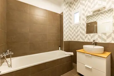 Un baño de Santa Catalina centra suite by Valcambre