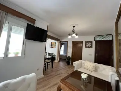 Una televisión o centro de entretenimiento en Casa Azalea - nuevo alojamiento en Setenil de las Bodegas