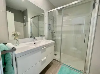 Un baño de Geysotur La Victoria